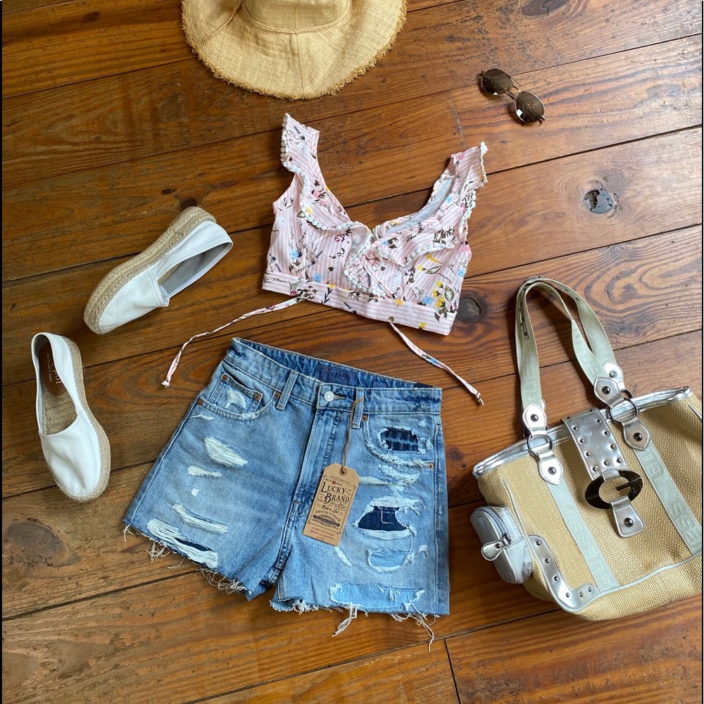 ☀️ Halter Top with Pom Pom trim